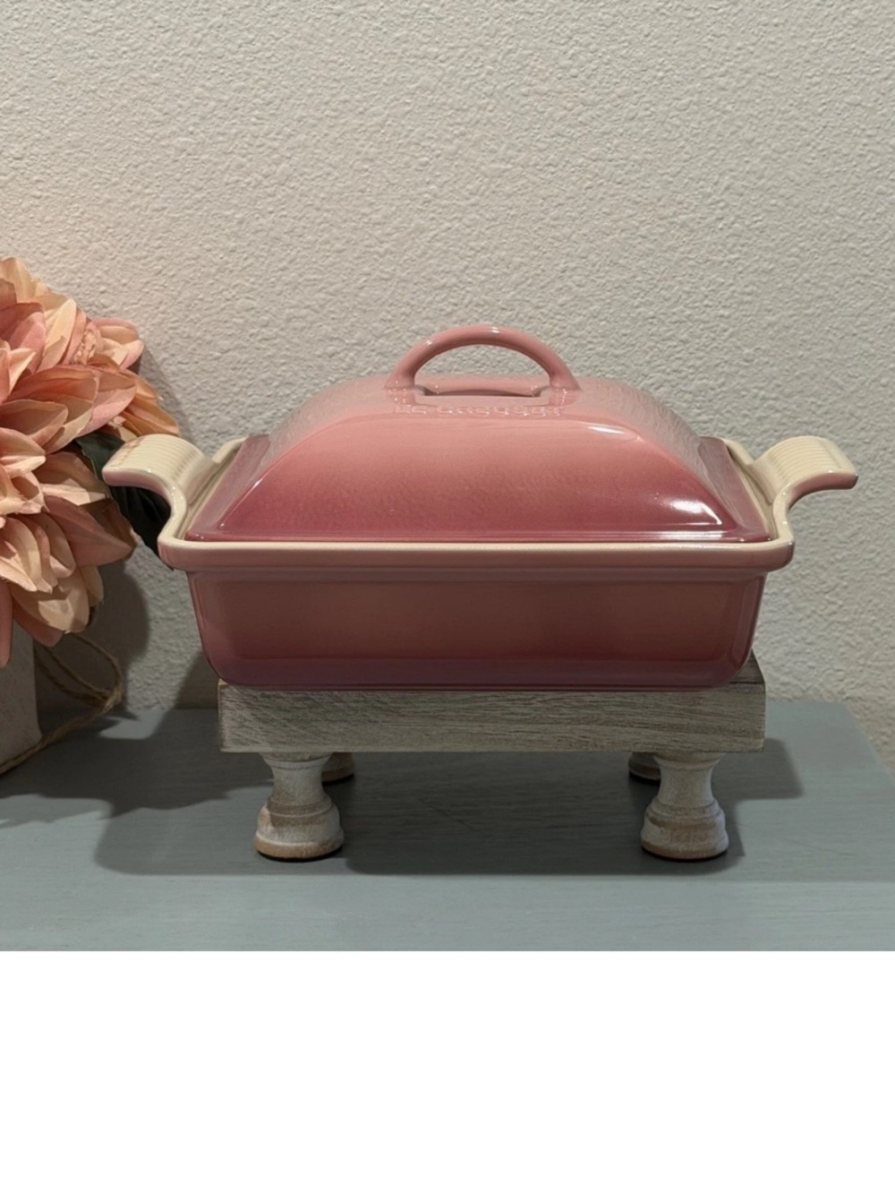 Le Creuset Classic 23cm/ Square Dish
W/Lid Rose Quartz
Rare New - Picture 2 of 12